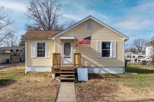 407 Church St, Christopher, IL, 62822-1807 | Card Image