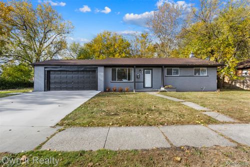 24701 Scotia Rd, Oak Park, MI, 48237-1743 | Card Image