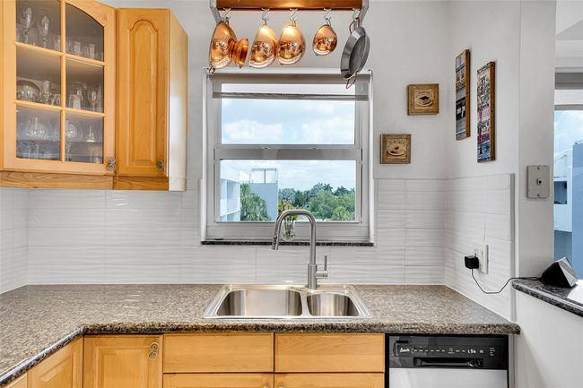 APT-401D - 2860 Ne 14 Th Street Cswy, Condo with 2 bedrooms, 2 bathrooms and null parking in Pompano Beach FL | Image 18