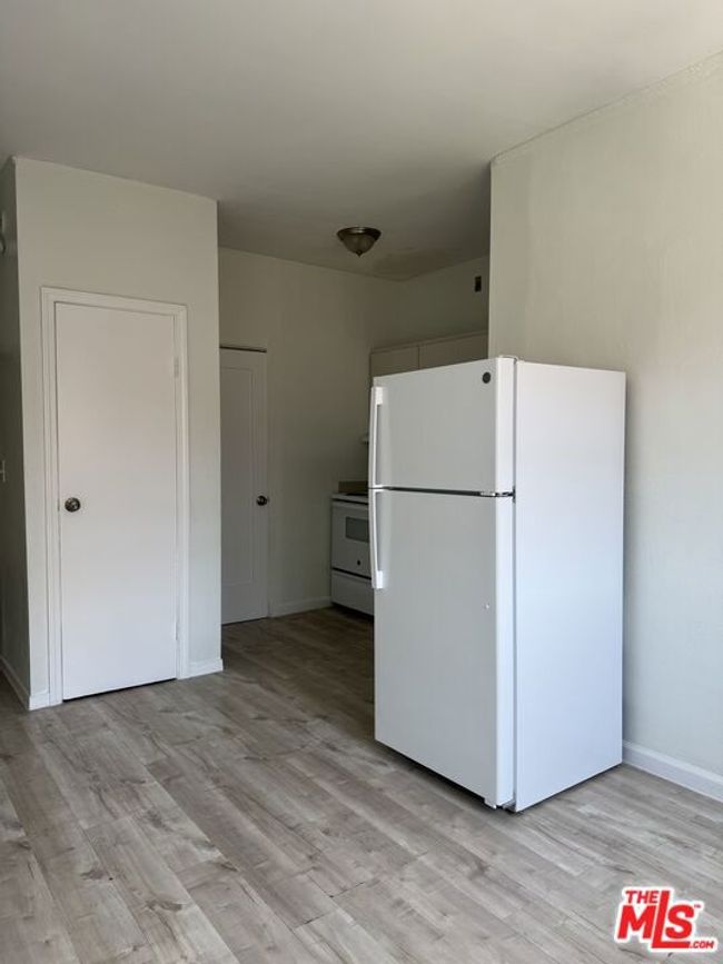 APT-406 - 920 S Hobart Blvd, Condo with 0 bedrooms, 1 bathrooms and null parking in Los Angeles CA | Image 4