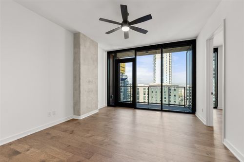 1905-84 East Ave, Austin, TX, 78701-4315 | Card Image