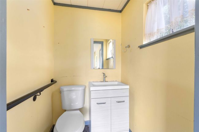 1101 W Hall St, House other with 3 bedrooms, 2 bathrooms and null parking in Bangs TX | Image 17