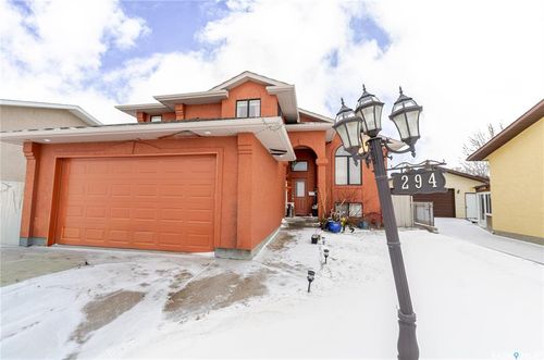 294 Wellington Dr, Moose Jaw, SK, S6K1A4 | Card Image