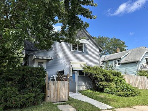 3130 W Cameron Ave, Milwaukee, WI, 53209-5437 | Card Image