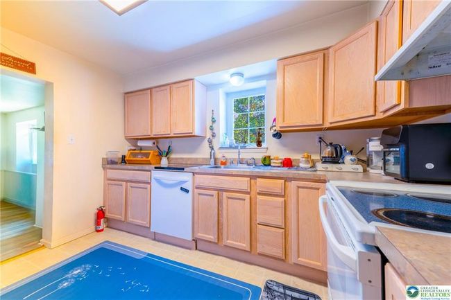 7112 Howell Ter, House other with 4 bedrooms, 2 bathrooms and null parking in Stroudsburg PA | Image 10