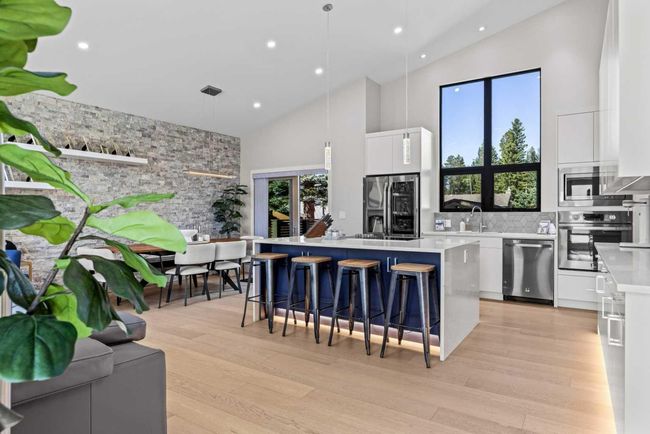 1010 14 Street, House other with 4 bedrooms, 3 bathrooms and 2 parking in Canmore AB | Image 5