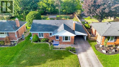 32 Hillier Cres, Brantford, ON, N3R1X1 | Card Image