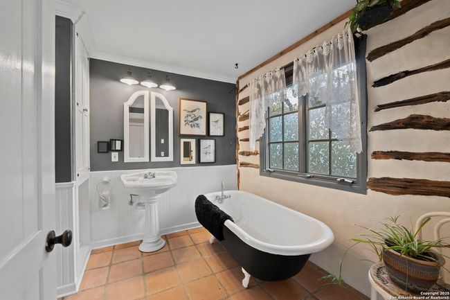 110 Apacheria Pass W, House other with 3 bedrooms, 3 bathrooms and null parking in Comfort TX | Image 21