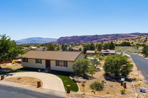 5805 N 1400 W, St. George, UT, 84770-5915 | Card Image