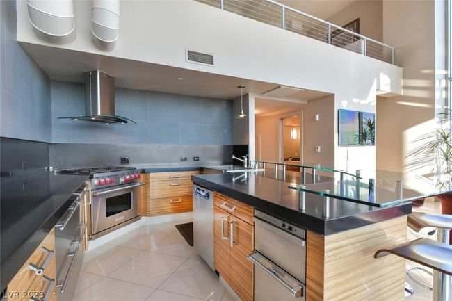 1201 - 360 E Desert Inn Rd, Condo with 2 bedrooms, 3 bathrooms and null parking in Las Vegas NV | Image 11