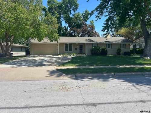 7606 Springfield Dr, Omaha, NE, 68114-1611 | Card Image