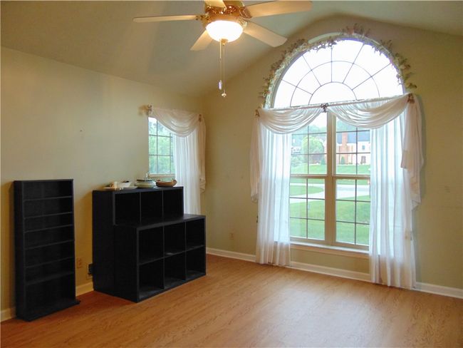 2007 Lake View Dr, Condo with 3 bedrooms, 3 bathrooms and 2 parking in Rostraver PA | Image 9