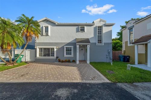 14725 Sw 90th Ter, Miami, FL, 33196-1466 | Card Image