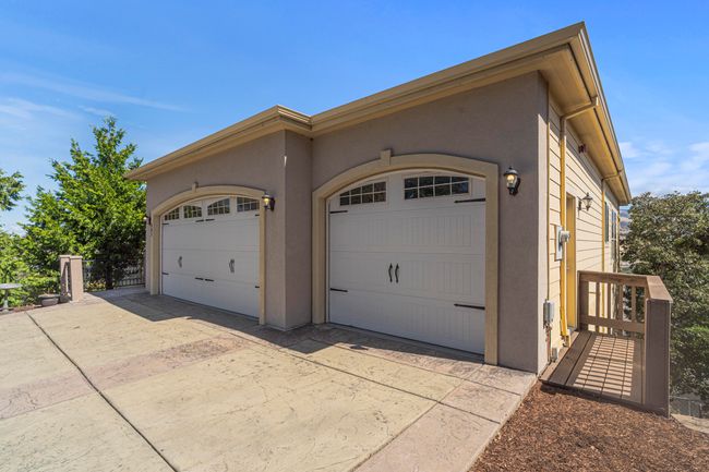 Exterior of garage | Image 54