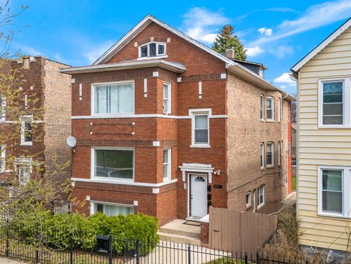 8841 Muskegon Ave, Chicago, IL, 60617-3140 | Card Image
