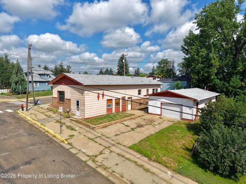 302 6th Ave E, Dickinson, ND, 58601-4518 | Card Image