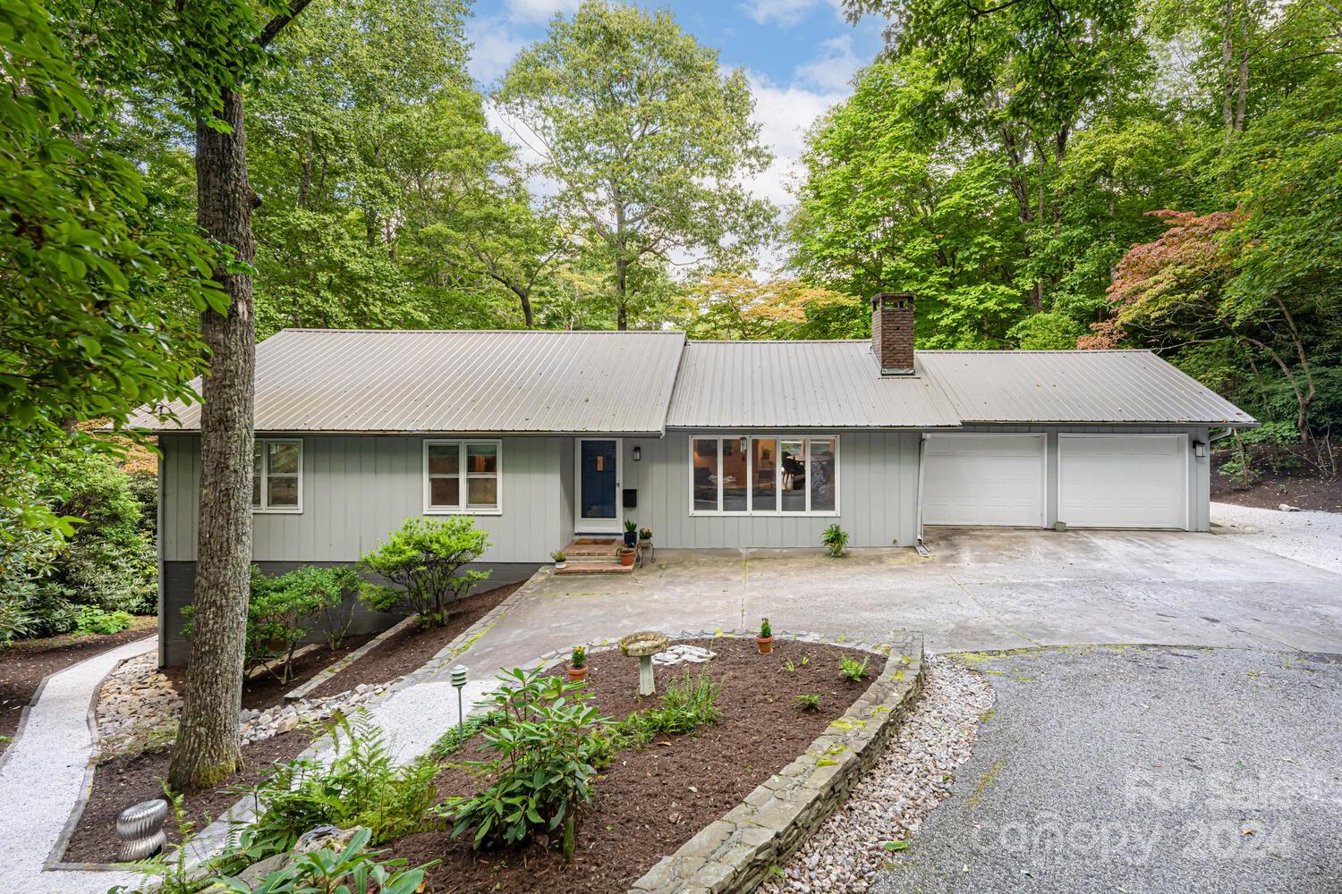 Spring Rd, Spruce Pine, NC 28777