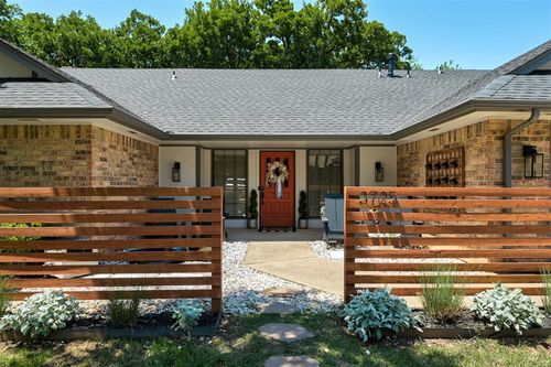 3725 Coachlight Dr, Edmond, OK, 73013-6946 | Card Image