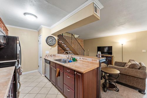 apt-2-9000 El Cajon Way, Sacramento, CA, 95826-3331 | Card Image