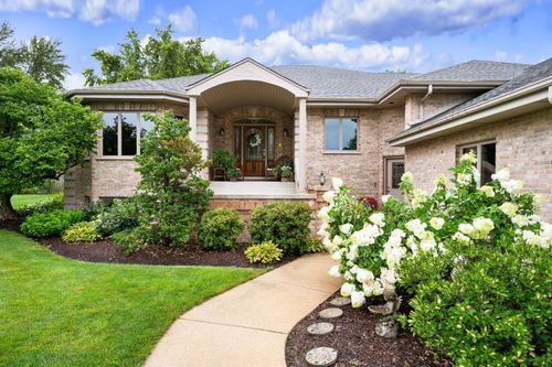 426 E Niagara Ave, Schaumburg, IL, 60193-4817 | Card Image