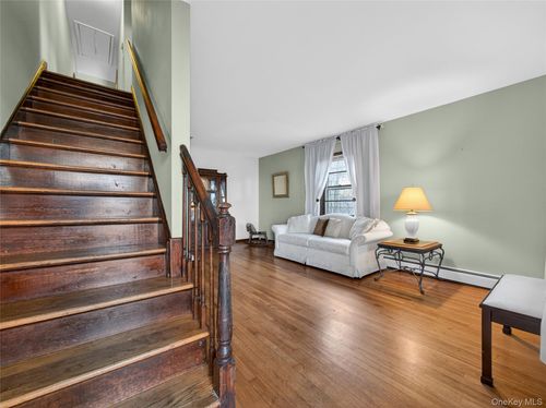 10 Dunnery Ct, Suffern, NY, 10901-5901 | Card Image