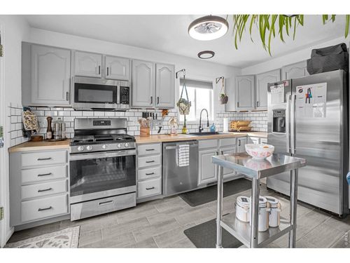 2253 3rd St Sw, Loveland, CO, 80537-6191 | Card Image