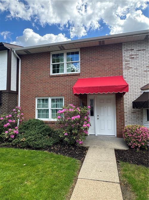 164 Woodstone Ln, New Kensington, PA, 15068-4642 | Card Image