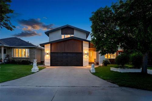 104 Belton St, Winnipeg, MB, R2R2P9 | Card Image