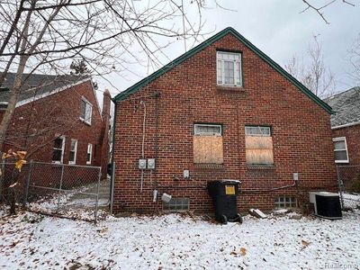 18034 Griggs Street, Home with 3 bedrooms, 1 bathrooms and null parking in Detroit MI | Image 2