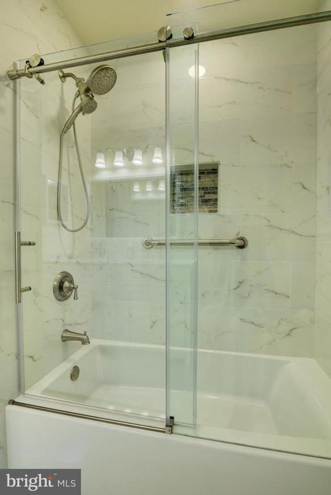 5901 Boothe Dr, House other with 4 bedrooms, 4 bathrooms and null parking in BURKE VA | Image 26