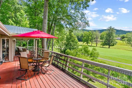 386 Country Club Dr, Canton, NC, 28716-5638 | Card Image