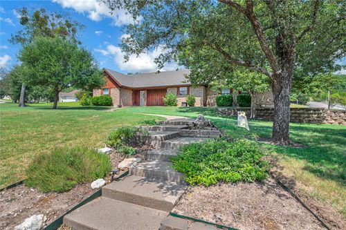 2701 White St, Clifton, TX, 76634-1164 | Card Image
