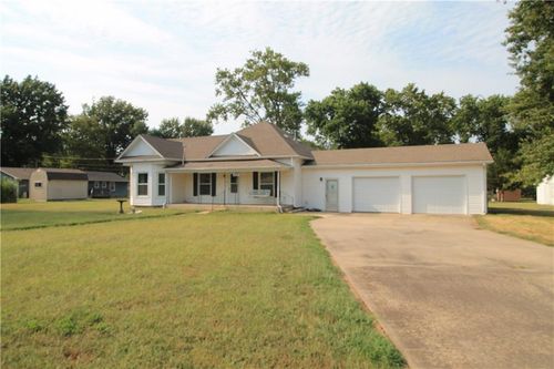 1005 E 4th St, Altamont, KS, 67330-9269 | Card Image