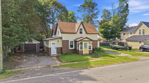 635 1st St S, Gravenhurst, ON, P1P1K1 | Card Image