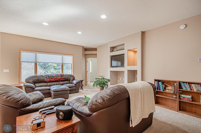 Living Room | Image 9