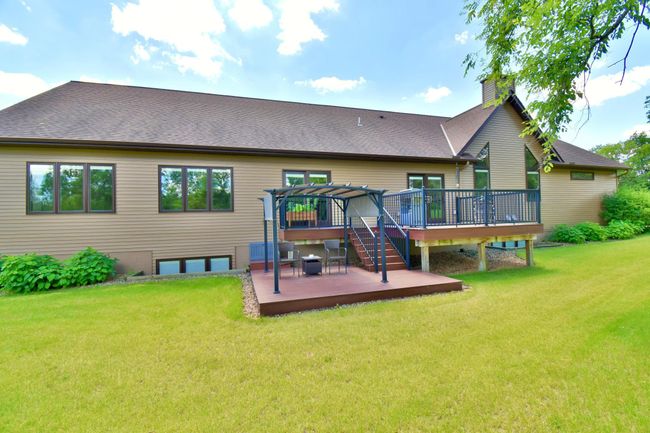 well appointed deck with access to kitchen and flex room | Image 36