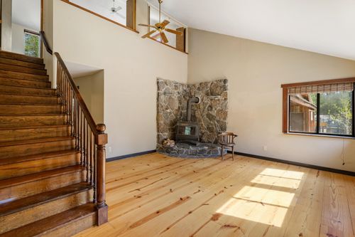 52140 Elderberry Ln, La Pine, OR, 97739-9759 | Card Image