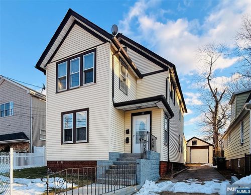 86 W Main St, Bergenfield, NJ, 07621-1623 | Card Image