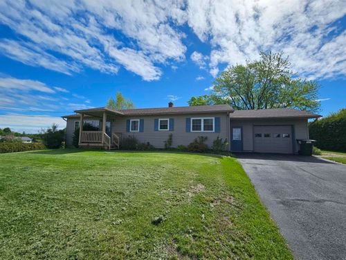 53 Mountain View Dr, Derby Line, VT, 05830-8884 | Card Image
