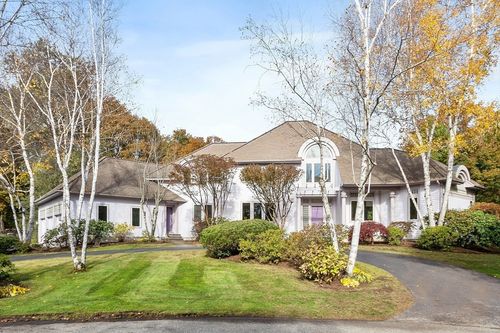 4 Hazelwood Cir, Andover, MA, 01810-5884 | Card Image