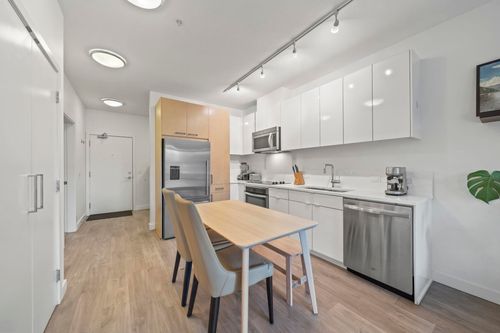 214-1621 Hamilton Ave, North Vancouver, BC, V7P0B6 | Card Image