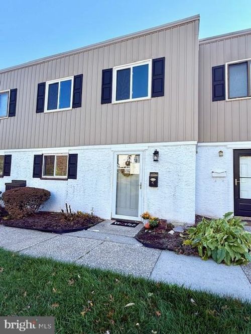 5 Fords Edge, ROYERSFORD, PA, 19468-2662 | Card Image