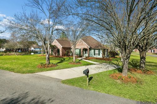 18300 Old Perkins Place Ave, Prairieville, LA, 70769-3341 | Card Image