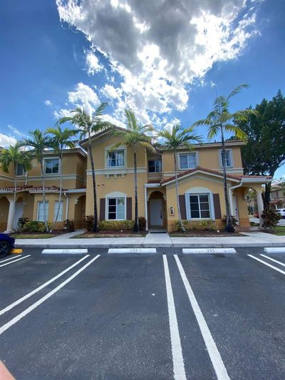 6-21 - 8330 Nw 107th Pl, Townhouse with 4 bedrooms, 3 bathrooms and null parking in Doral FL | Image 1