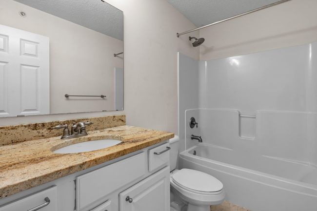 The upstairs full bath for the second and third bedrooms. | Image 32