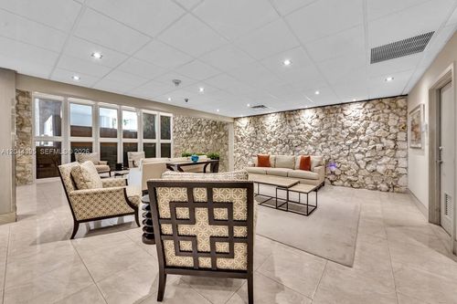 904-3111 N Ocean Dr, Hollywood, FL, 33019-3725 | Card Image