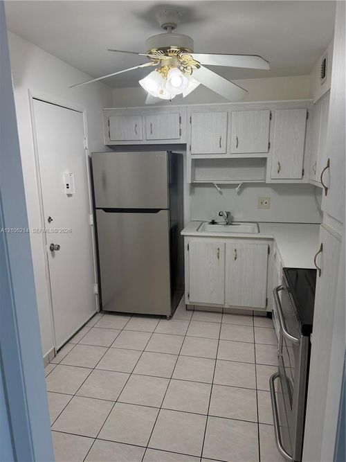 305-2841 Ne 163rd St, North Miami Beach, FL, 33160 | Card Image