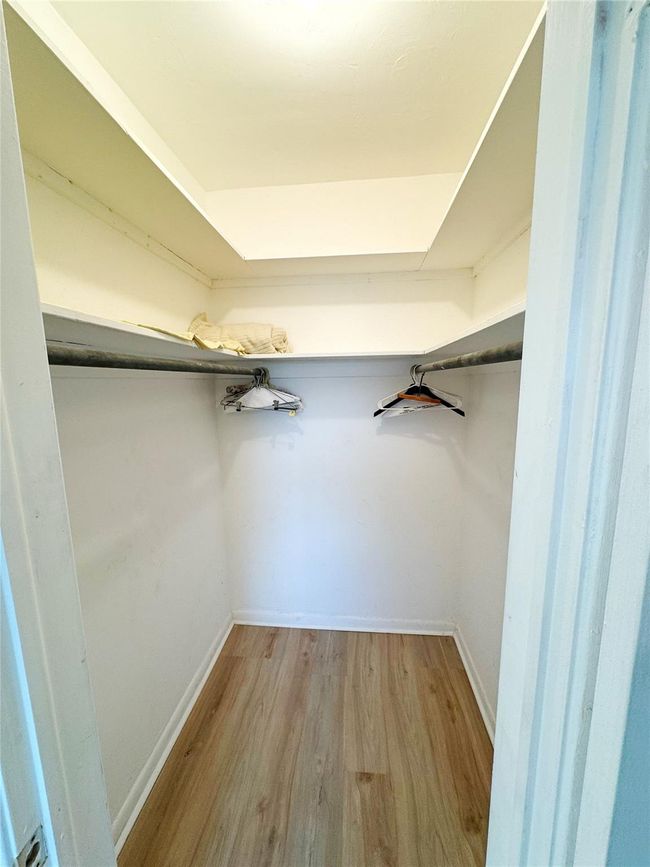 Walk in Closet | Image 25