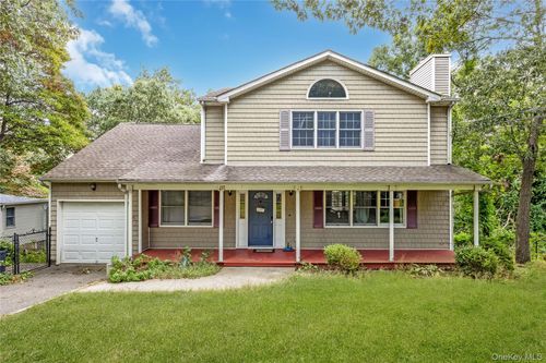 12 Garden Rd, Rocky Point, NY, 11778-9616 | Card Image