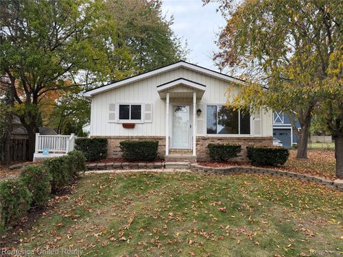 5096 Walker Dr, Brighton, MI, 48114-8607 | Card Image